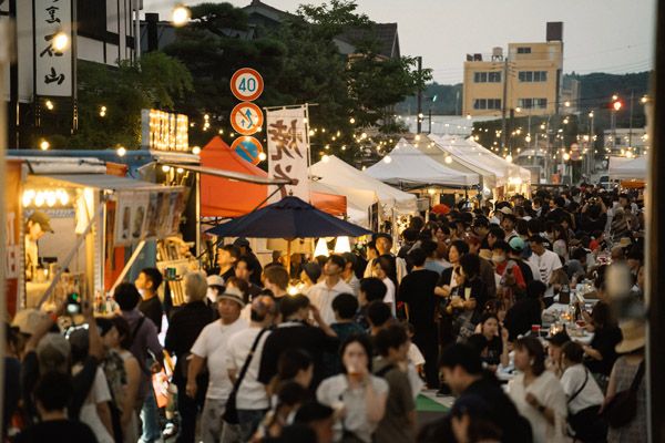 【栃木県那須塩原市】地域に根差す食と音楽の祭典・黒磯日用夜市開催！約40店と多彩なアーティストが集結