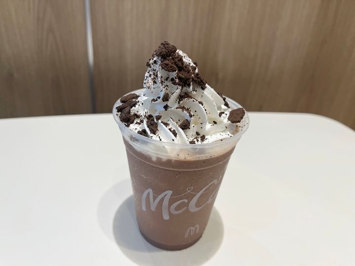 チョコのコクがUP！「クッキー＆クリームチョコフラッペ」