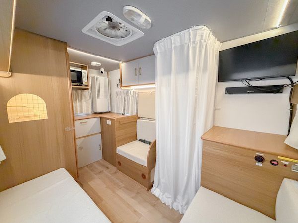 猫専用レンタルキャンピングカー「にゃんぴんぐCar」登場。猫と出かける新しい選択肢