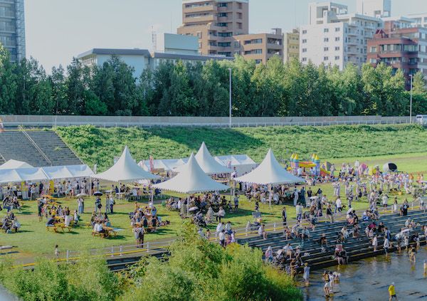 【北海道札幌市】札幌発の「川見」が豊平川で開催！川を眺め、せせらぎに耳を傾け過ごす夏のひととき