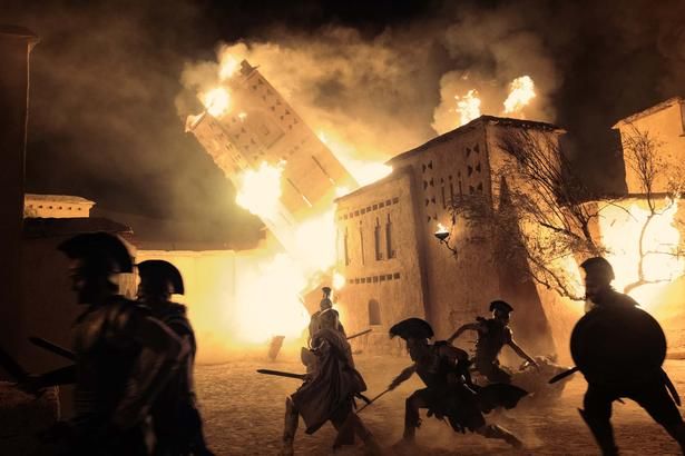 CGに極力頼らずトロイア戦争を現代に描き出す photo by Melinda Sue Gordon [C] Universal Studios. All Rights Reserved.