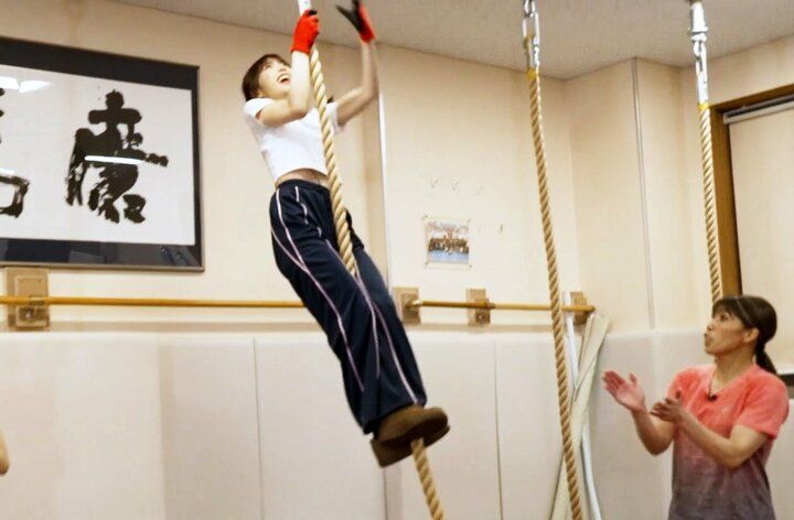 【写真・画像】【ME:I】TSUZUMIが“ロープ登り”で意外な身体能力を発揮 吉田沙保里も仰天「えー！すごい！」 1枚目