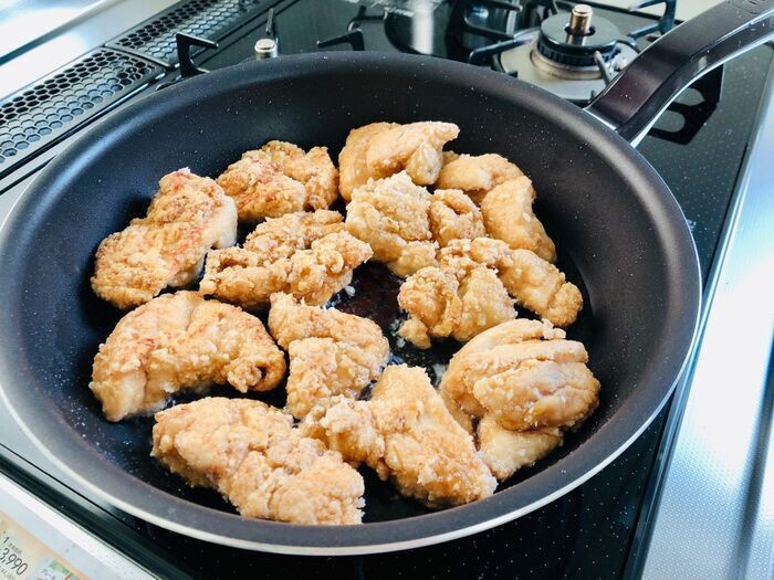揚げ物で〈バット〉を使わず油切りする方法。ナイスな