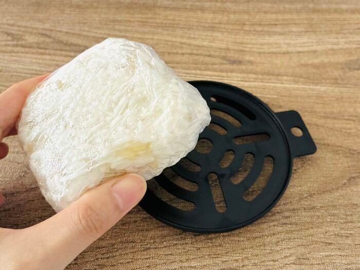 【セリア】「レンチンしたご飯、まだ冷たい…」を解決！110円の神トレーで〈仕上がりふっくら＆やけど防止〉