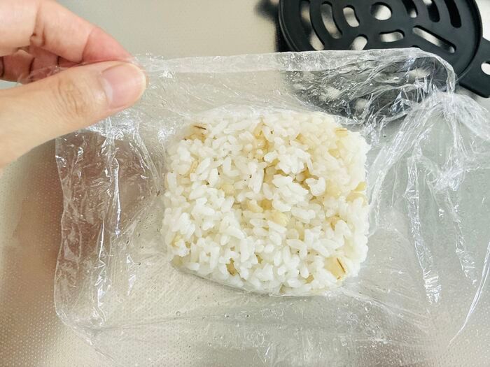 【セリア】「レンチンしたご飯、まだ冷たい…」を解決！110円の神トレーで〈仕上がりふっくら＆やけど防止〉