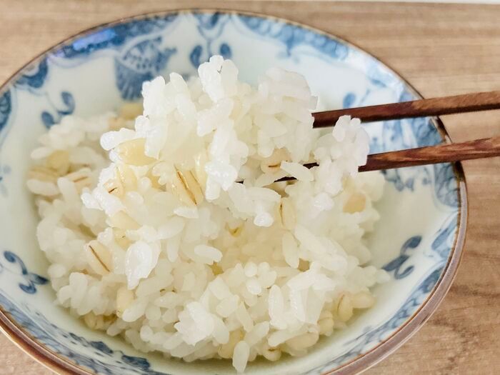 【セリア】「レンチンしたご飯、まだ冷たい…」を解決！110円の神トレーで〈仕上がりふっくら＆やけど防止〉