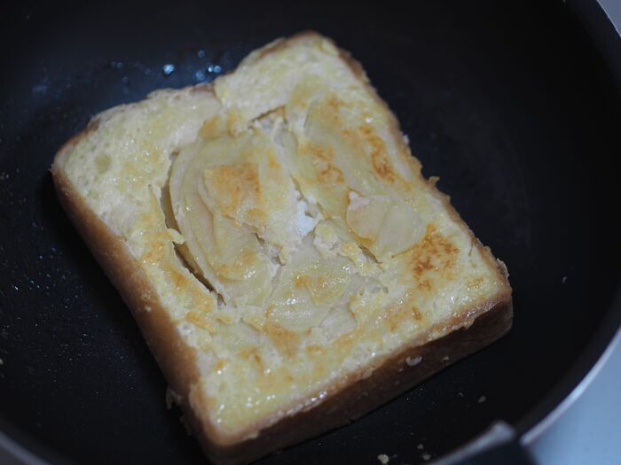 【食パン1枚】まさかの大変身！切った瞬間「わぁ♡」りんごぎっしりの絶品スイーツパン