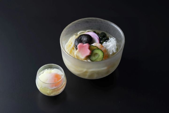 具材を添えた冷しそうめん