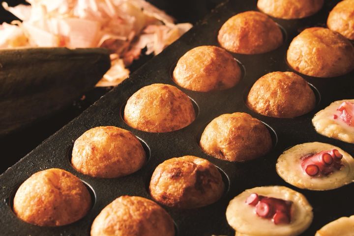 鉄板で焼くたこ焼き