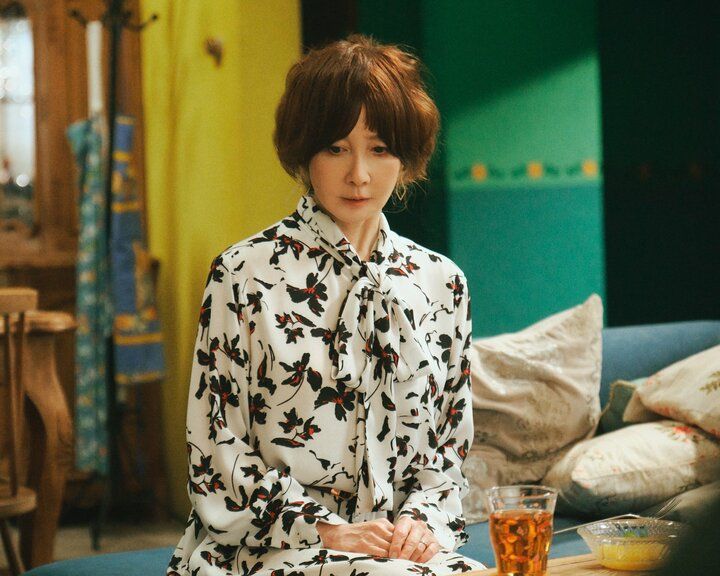 【写真・画像】YOU（61）のコスプレ姿に反響「可愛い」「似合う」 『バカンスの法則』で大御所俳優の淑女な妻役 1枚目