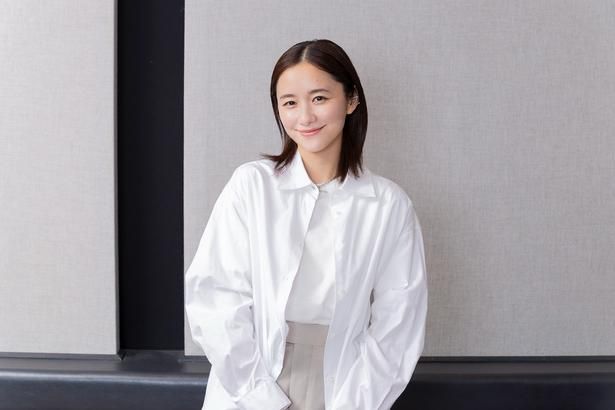 「ニケは、不器用なくらいまっすぐで、美しいものや本物だと思えるものを大切にしながら自分の居場所を探し続けています」と演じたニケについて語る堀田真由 [c]ghost production committee