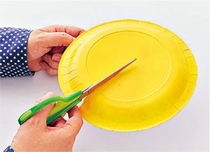 【夏祭りごっこで盛り上がろう！】紙皿やストローでフォトプロップス風のおしゃれな「おめん」の作り方の画像3
