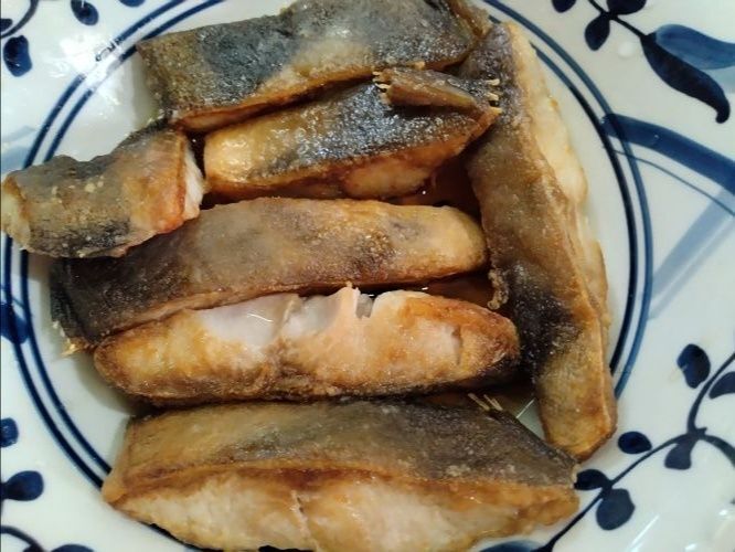ほっけを調味液に漬ける