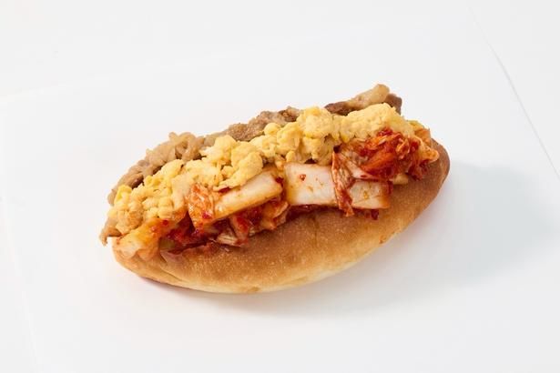 もみだれ焼肉 獅子楼の「肉玉キムチドッグ」(950円) 提供：株式会社東京ドーム