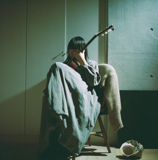 【写真を見る】青葉市子による書き下ろし主題歌「しらぬひ」の配信が8月7日よりスタート [c]2026 片野坂亮／しらぬひ製作委員会