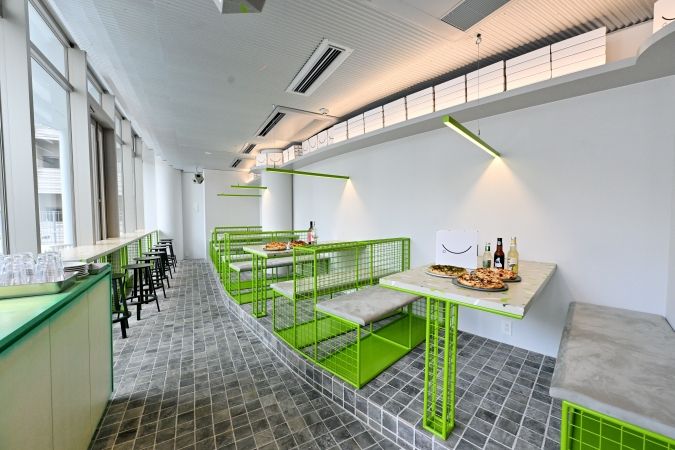 明治公園『400℃ PIZZA Piu Hakata ヨンヒャクド ピッツァ ピウ ハカタ』店内