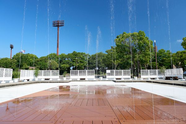 【神奈川県小田原市】上府中公園の親水広場に、安全に水遊びができる噴水施設「ファウンテンデッキ」設置