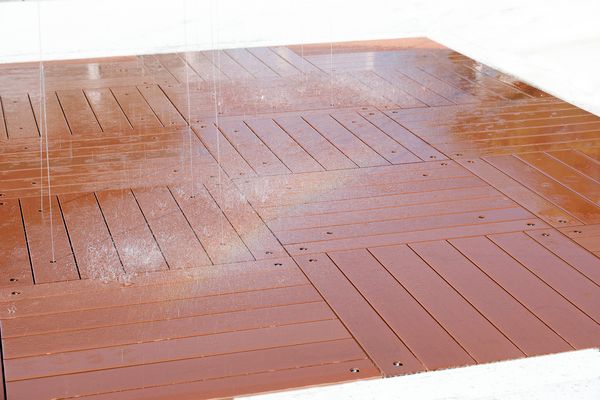 【神奈川県小田原市】上府中公園の親水広場に、安全に水遊びができる噴水施設「ファウンテンデッキ」設置