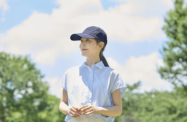 直射日光をさえぎる長めのツバ