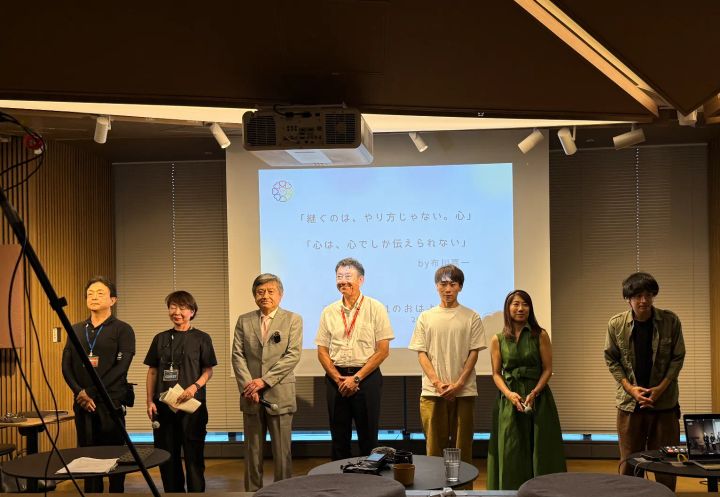 舞台作品後に並ぶ登壇者