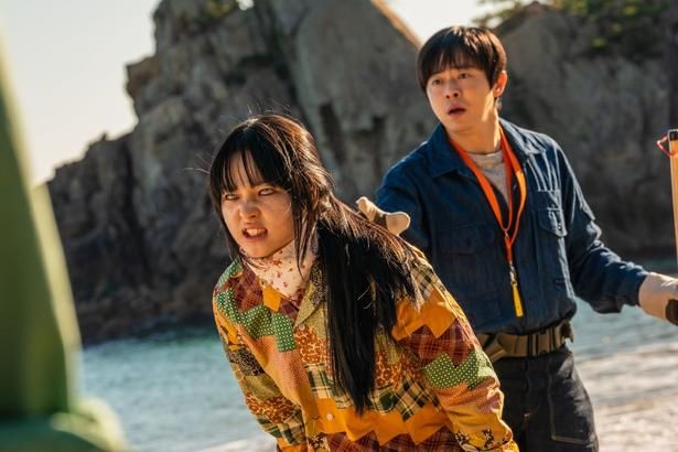 【写真を見る】『世界で最後の愛しい娘！』新たな場面写真も一挙解禁 [c] 2025 NEXT ENTERTAINMENT WORLD & STUDIO N. All Rights Reserved