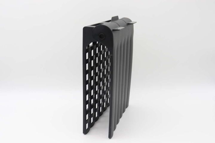 黒いシューズラックを立てて収納している状態