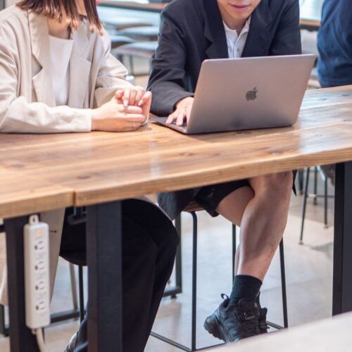 夏のハーフパンツ、実はすね毛が見られている？最新調査でわかった”清潔感”の境界線