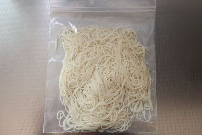 茹でて余ったそうめんは“即冷凍”が正解！自然解凍はNG！おいしいツルツル食感をキープする解凍方法とは？【やってみた】
