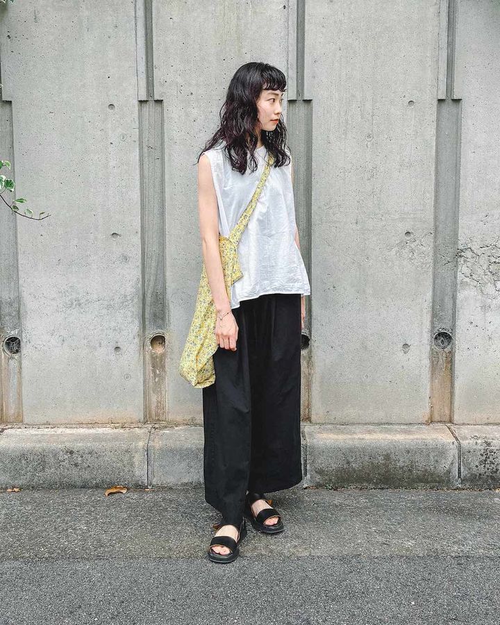 真夏日に使える“フラットサンダル”コーデ5選。シンプルで大人っぽいデザインが人気！【TOKYO SNAP】