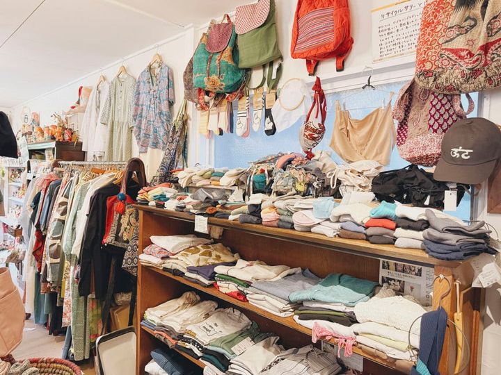 肌にやさしい素材で作られた服がたくさん。 実際に着ると、肌触りが良く、着ていて気持ちいいものばかりです。