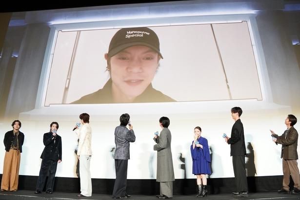 現在カナダのバンクーバーに滞在中の窪田正孝がサプライズで参戦！