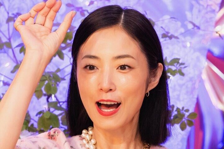 【写真・画像】「恥ずかしいから…」“元祖美魔女”の娘（34）、当時の大ブームを振り返り本音吐露「恥ずかしいから…」 1枚目