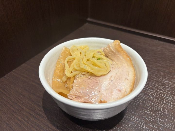 食堂はせ川 大判チャーシュー醤油らーめん、ライス