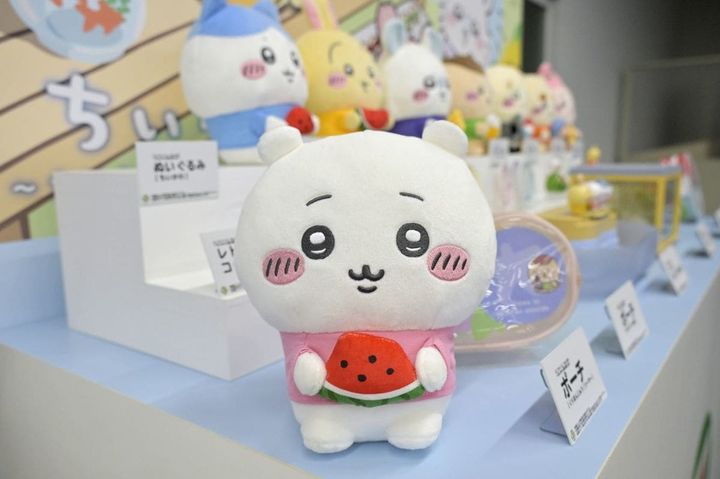 セブン‐イレブンとアニメ映画「ちいかわ 人魚の島のひみつ」のコラボフェア発表会（＝2026年7月15日、東京都千代田区の同社本社）