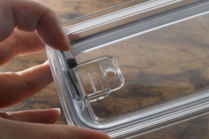 密閉容器のフタ裏側にあるパッキンと開閉部分の構造