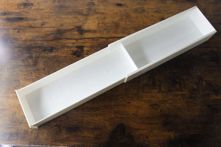 白いキッチン伸縮ケースが長く伸びた状態を上から撮影