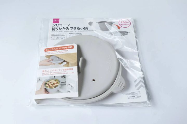 ダイソーのシリコーン折りたたみできる小鍋のパッケージ