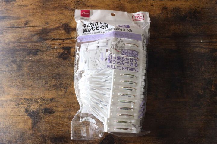 白いパッケージに入ったダイソーの洗濯ピンチ
