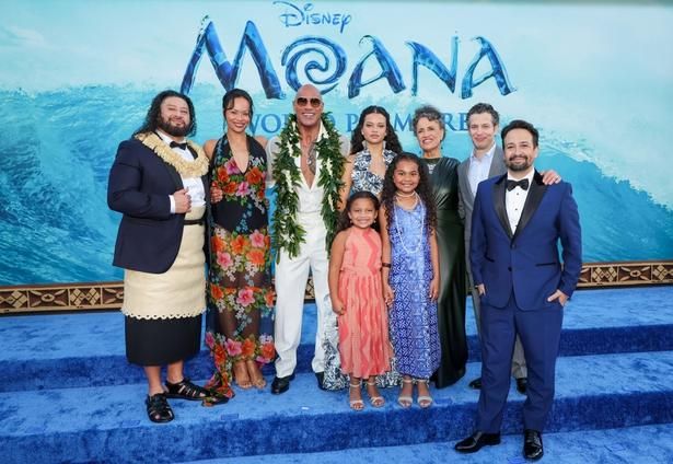 【写真を見る】キャサリン・ランガイア、ドウェイン・ジョンソンら豪華キャスト、スタッフ登壇の『モアナと伝説の海』ワールドプレミア [c]2026 Getty Images／Getty Images for Disney