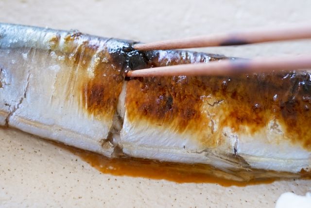 ふっくらとした塩焼きの秋刀魚