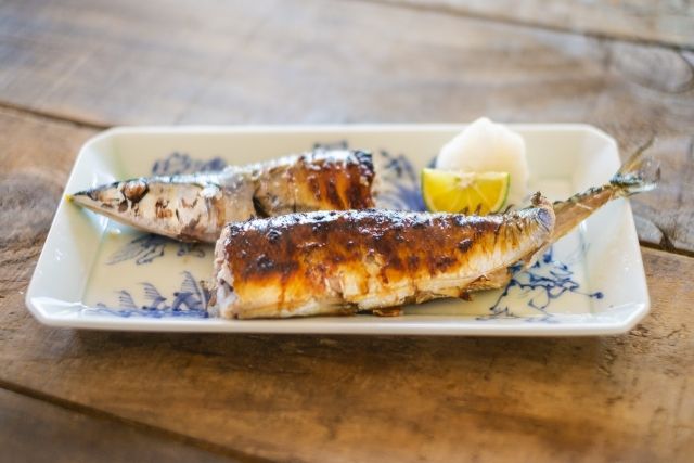 秋刀魚 大根おろしとレモン添え