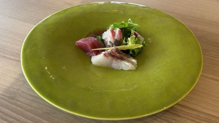 近海魚 鮮魚の「クリュ」レフォールとアカモクのドレッシング