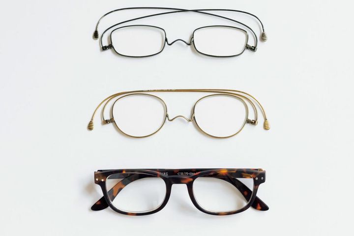 老眼をきっかけに、おしゃれがもっと自由に。マチュア世代2人に聞く「めがね選び」と装いのコツ