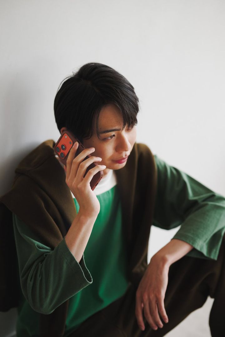 【息子】カットソー¥19,800／チャンピオン（ヘインズブランズジャパン カスタマーセンター）、スエット¥26,400、パンツ¥28,600／オーセン ジャパン（ラフォエム）
