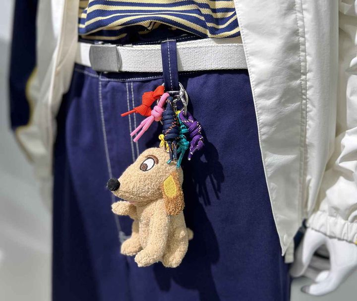 画像: 【GU】チャーム(ドッグ)ST ¥990、チャーム(コード)ST ¥990 www.gu-global.com