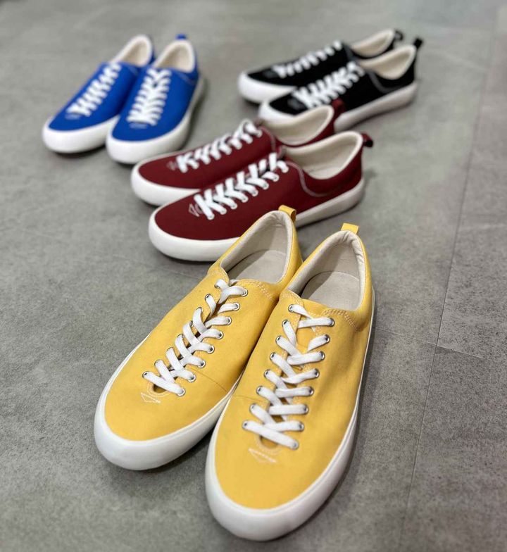 画像: 【GU】カラーキャンバススニーカー PF 各¥1,990 www.gu-global.com