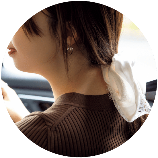 ニット¥19,910（ユナイテッドアローズ／すべてユナイテッドアローズ丸の内店） その他（すべて本人私物）