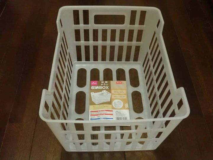 DAISO(ダイソー)：新聞収納BOX「33×26×20cm」