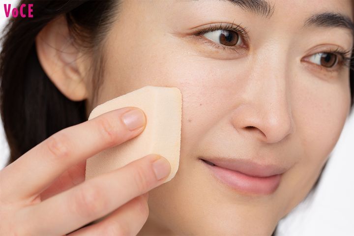 崩れても汚く見えない密着系ファンデをチョイス！