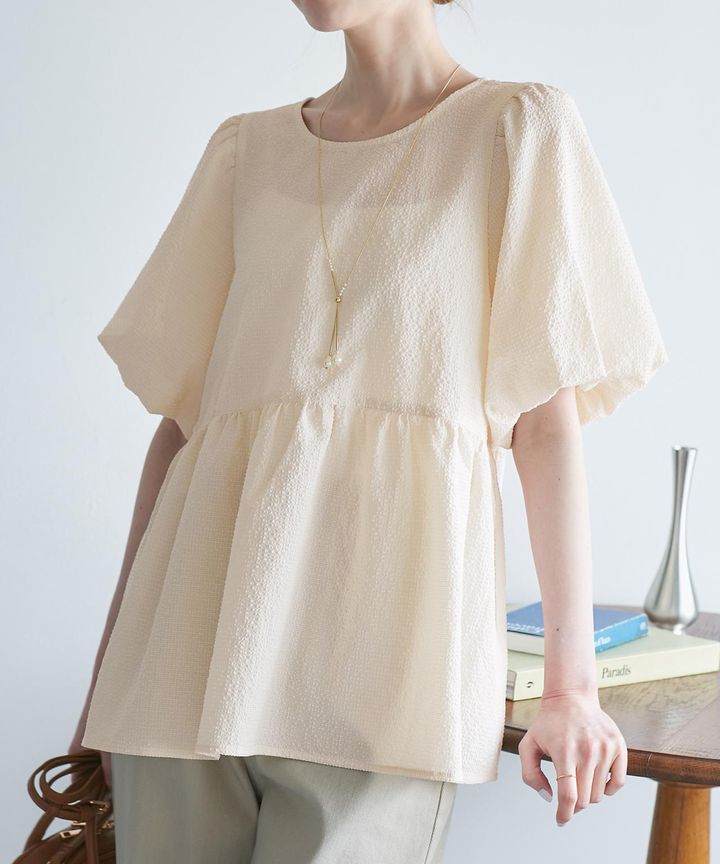 画像: 【ベストヒット】細見えバルーンペプラムブラウス（キナリ）¥4,499 出典：ロペピクニック